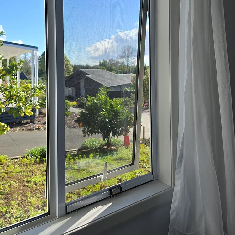Retractable-smooth-sliding-bug-screens-installed-northland-nz-3